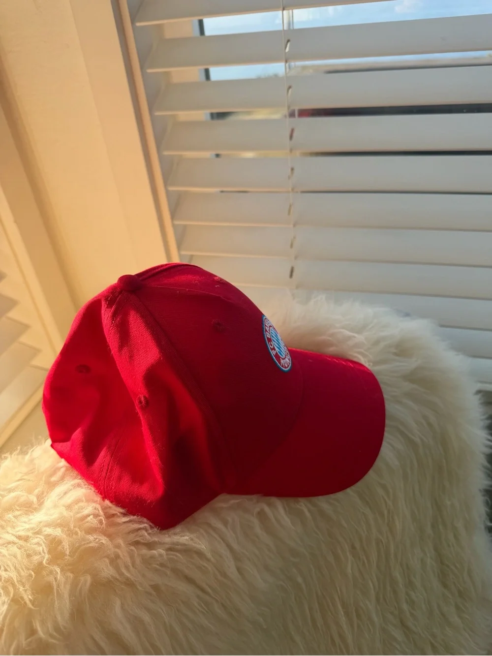 FC Bayern Kids Red Baseball Cap - Youth Team Logo Hat